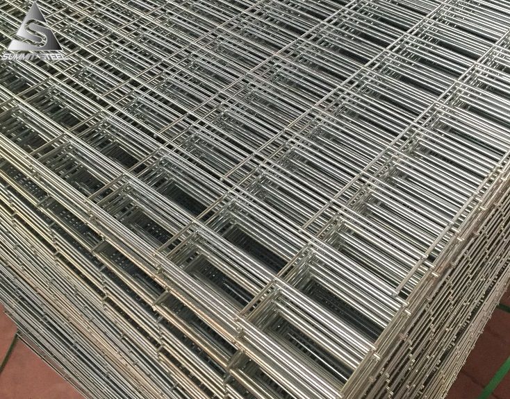 Welded mesh panel